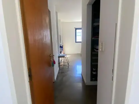 Casa en Venta con 4 cocheras