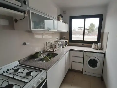 Luminoso 3 Ambientes en Banfield - Con Cochera