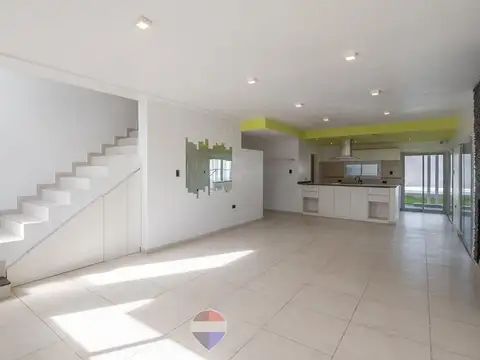 Casa 4 ambientes con 3 baños