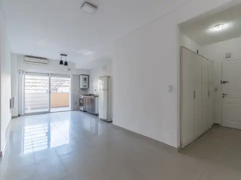 Departamento de 2 Ambientes al Frente con Balcón. Floresta.