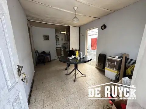 Casa 3 ambientes con 1 baño