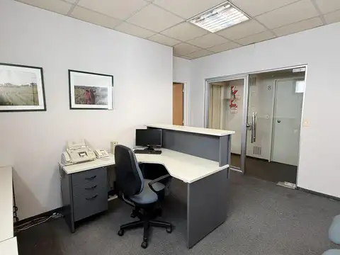 Oficina 3 ambientes con 2 baños