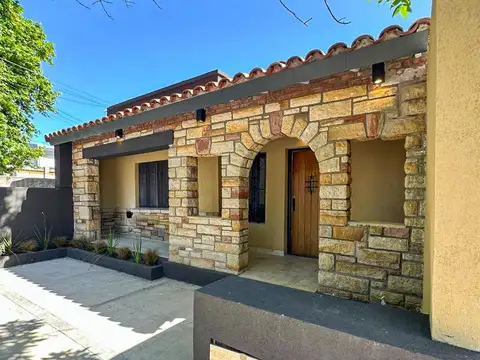 CHALET PH AL FRENTE DE 4 AMBIENTES CON PATIO