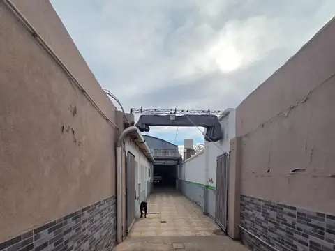 GALPON Y CASA EN CALLE PEDRO MOLINA - GUAYMALLEN