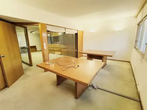  EN EXCELENTE UBICACION, MUY BUEN ESTADO, EDIFICIO DE OFICINAS 