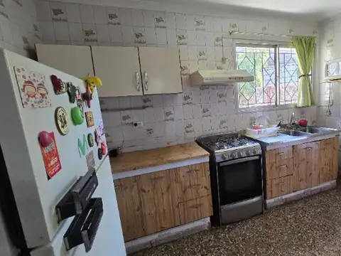 Casa en Venta con 2 cocheras