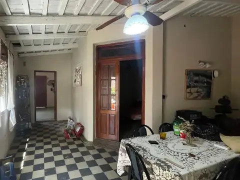 Casa 6 ambientes con 2 baños