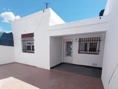 Casa con Patio y Cochera dos dormitorios. Excelente oportunidad