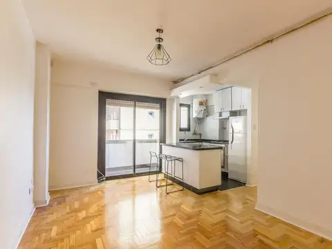 Departamento  en alquiler 2 ambientes  balcón  piso alto en Villa Luro a nuevo.