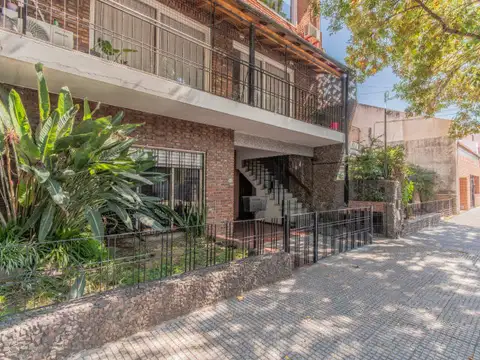 VENTA DE PH 3 AMBIENTES A RECICLAR CON PATIO Y ENTRADA INDEPENDIENTE EN VERSALLES