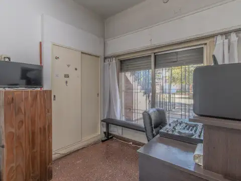 VENTA DE PH 3 AMBIENTES A RECICLAR CON PATIO Y ENTRADA INDEPENDIENTE EN VERSALLES
