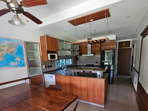 Casa en Alquiler Temporal con 5 cocheras