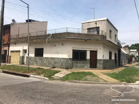 Amplio PH 3 ambientes con cochera cubierta, patio y terraza