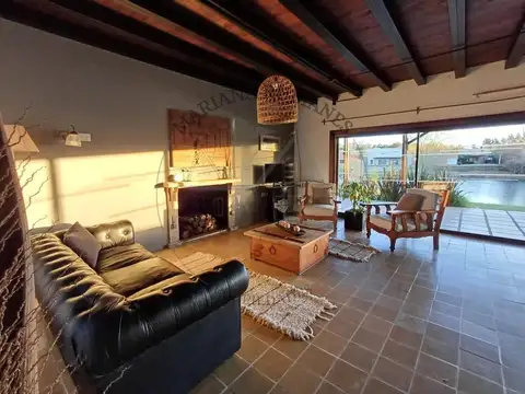 Casa 5 ambientes con 2 baños