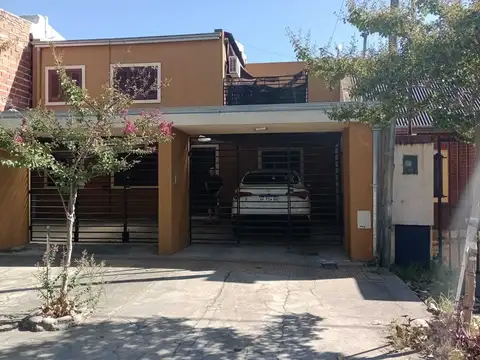Casa Triplex  en Venta en La Plata, G.B.A. Zona Sur, Argentina