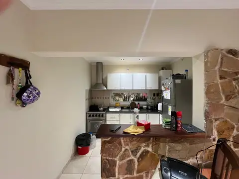 Casa 6 ambientes con 1 baño