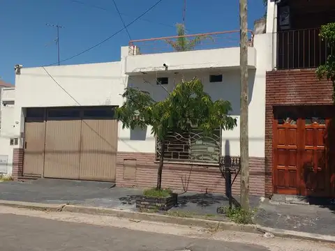 VENTA CASA 4 AMB 200 M2 COCHERA VALENTIN ALSINA LANUS