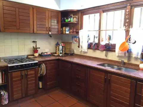 Casa 5 ambientes con 3 baños