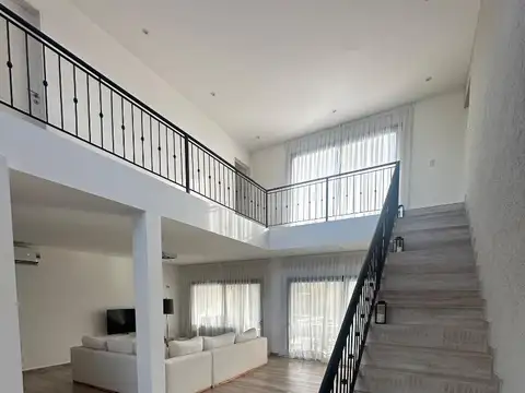 Casa en Venta en Haras Santa María, USD 370.000