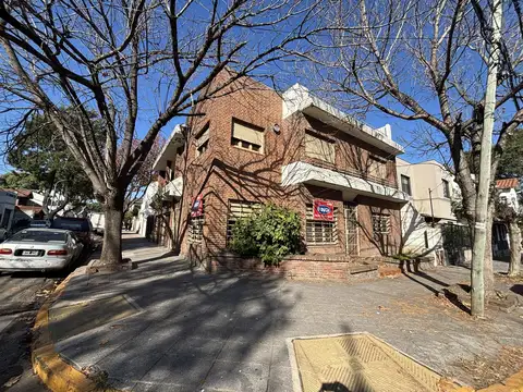 Inmueble con dos propiedades excelentes. Olivos.