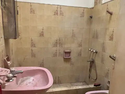 CASA EN VENTA EN PERGAMINO CON GALPÓN