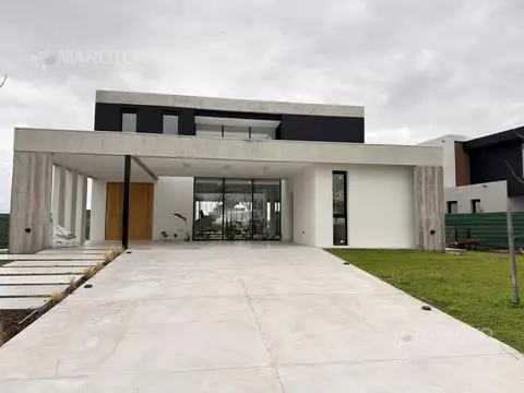 Casa a estrenar con salida a la laguna en venta en Puertos - Costas