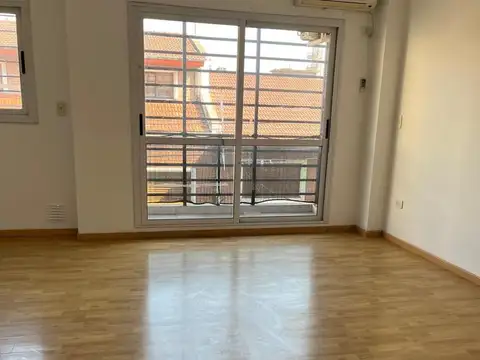 Departamento en Alquiler en Villa Pueyrredon, $ 650.000