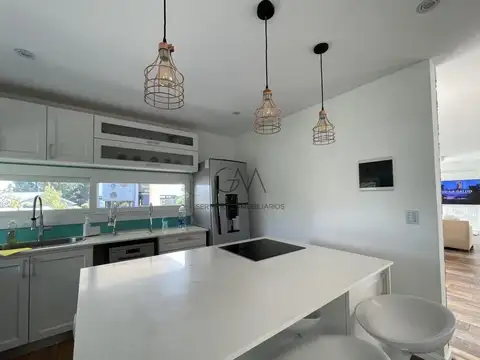 Casa 4 ambientes con 3 baños