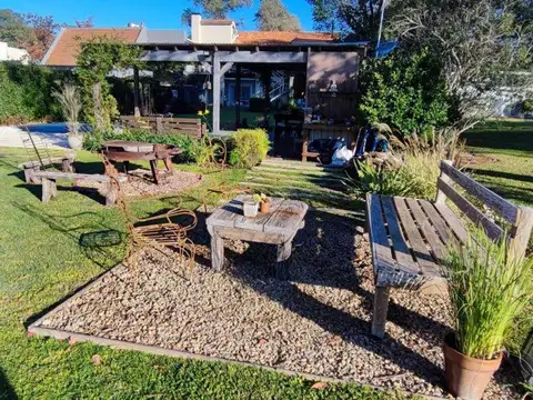 Casa 7 ambientes con 2 baños