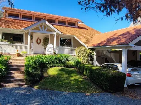 CASA DE 10 AMBIENTES CON PILETA EN COUNTRY