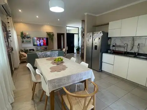 Casa en Alquiler en Jardines De San Lorenzo, USD 1.300