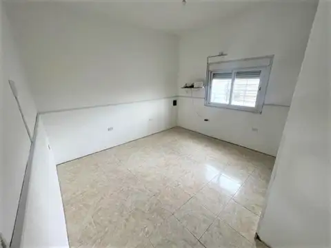 VENTA AMPLIA CASA 5 DORMITORIOS B° SARMIENTO