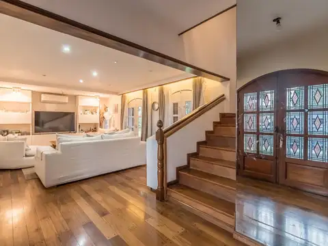 Casa 7 ambientes con 4 baños