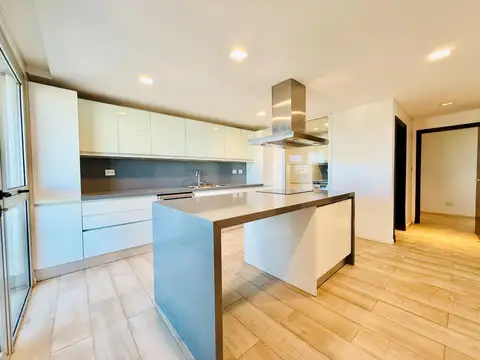 Departamento en Venta con 3 cocheras