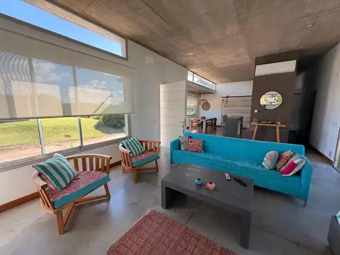 Casa en Alquiler Temporal con 1 cochera