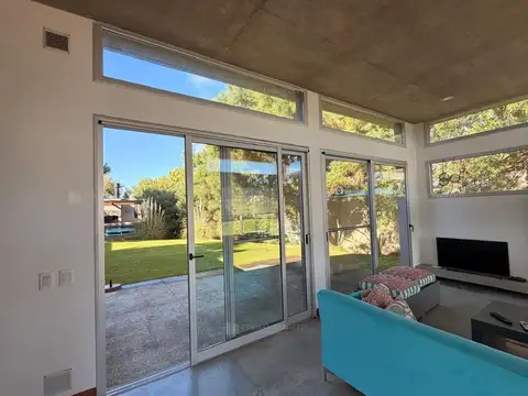 Casa 4 ambientes con 3 baños