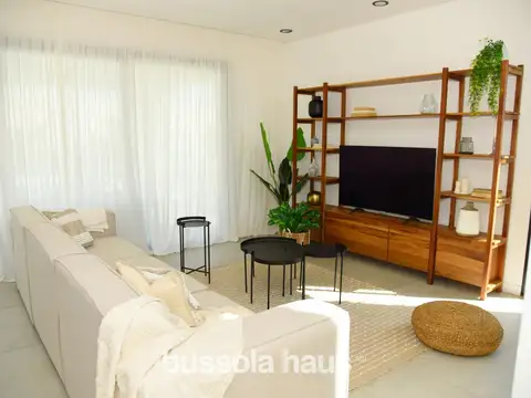 Casa en Alquiler con 1 cochera