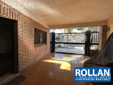 Casa 6 ambientes con 2 baños