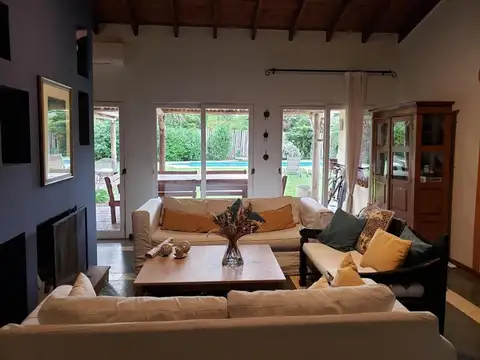 Casa 4 ambientes con 3 baños
