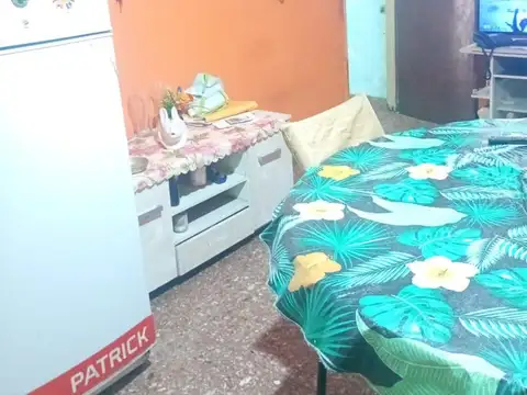 DPTO 1 PISO X ESC. TIPO CASA. AL FTE C BALCON Y TERRAZA