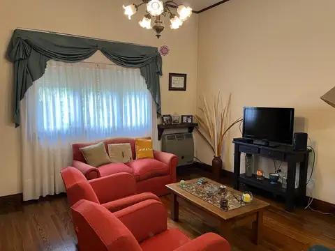 Casa 5 ambientes con 3 baños