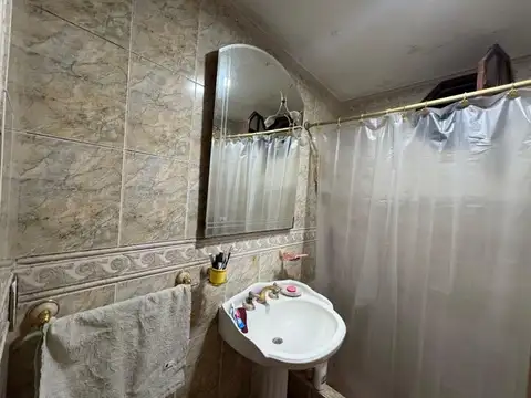 Casa 6 ambientes con 2 baños
