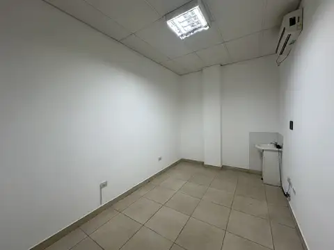 Alquiler Edificio de Oficinas en 3 Plantas – 20 Unidades Equipadas