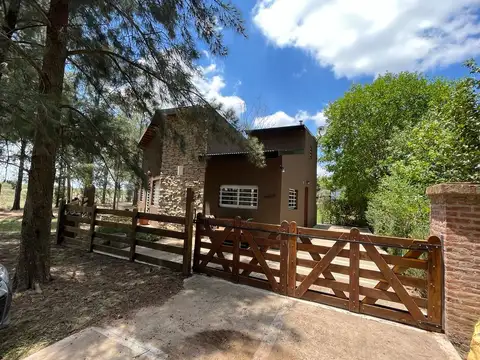 Casa 4 ambientes con 2 baños