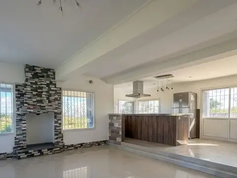 Casa 5 ambientes con 3 baños