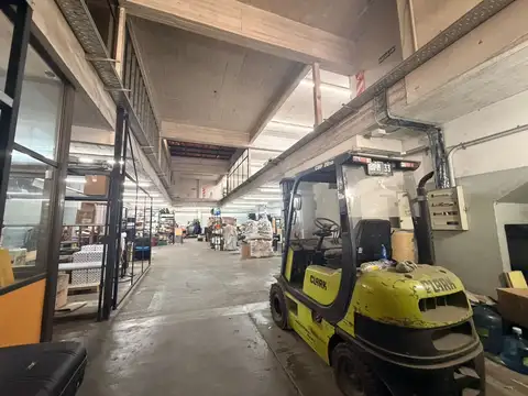 GALPON EN TRES PLANTAS CON COCHERA Y ENTRADA PARA CAMIONES VILLA LUGANO