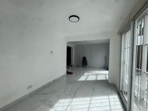 Casa 7 ambientes con 2 baños