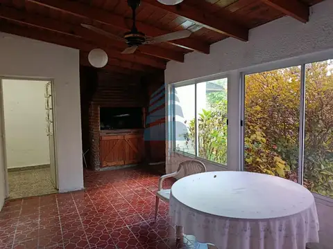 VENTA - CASA 3 AMBIENTES  PILAR CENTRO con JARDIN, PARRILLA - INVERSION