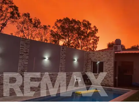 Casa 8 ambientes con 2 baños