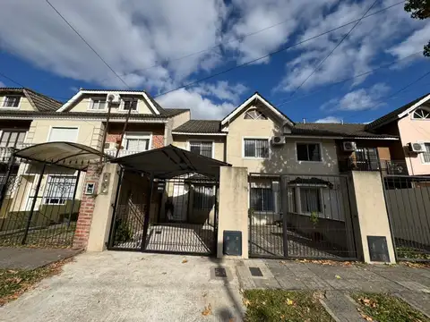 VENTA CASA TRIPLEX, MUÑIZ
